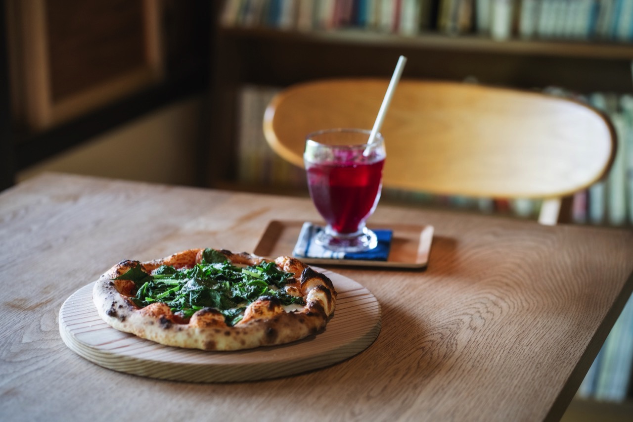 美山町にある茅葺屋根の店［さかや Pizza Cafe］で 味わう石窯ピッツァ