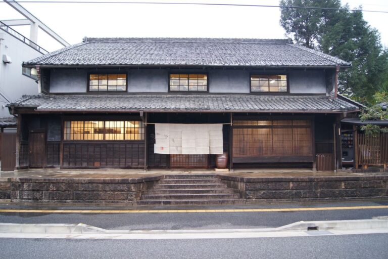 Adachi Otoemon Exterior
