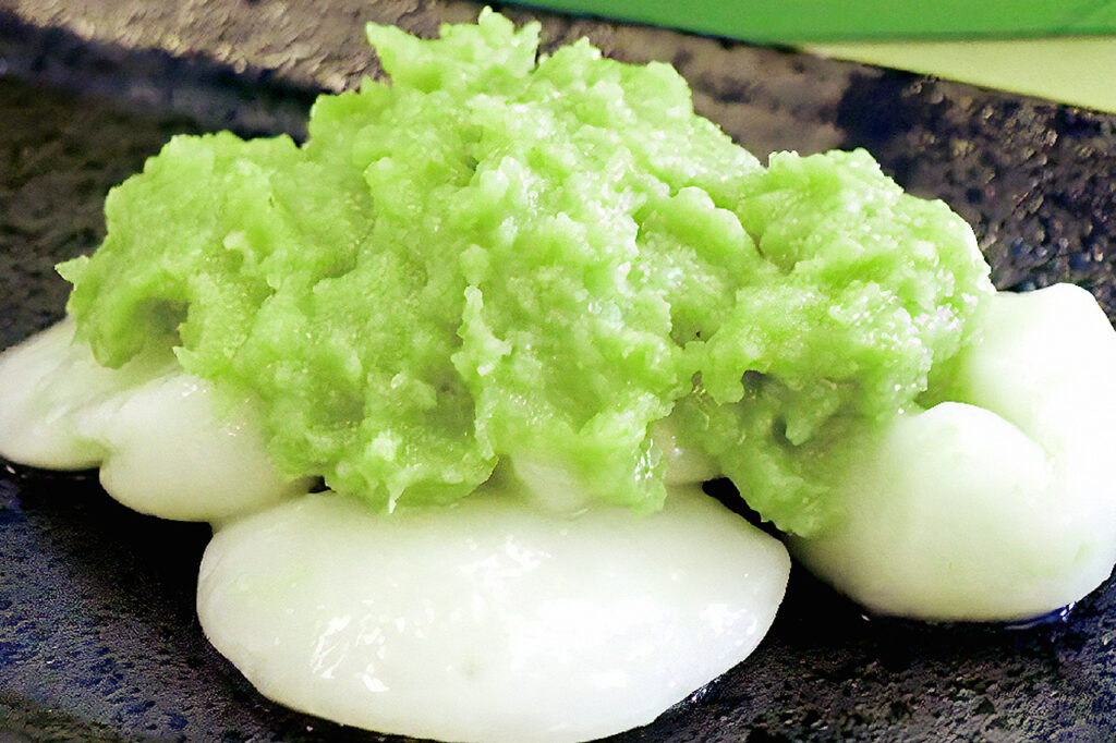 用美里町出产的糯米制作的高知尊达麻糬（Miyakogane 麻糬）和 Mochibe 的招牌 "尊达安"（用尊达豆沙加糖）。