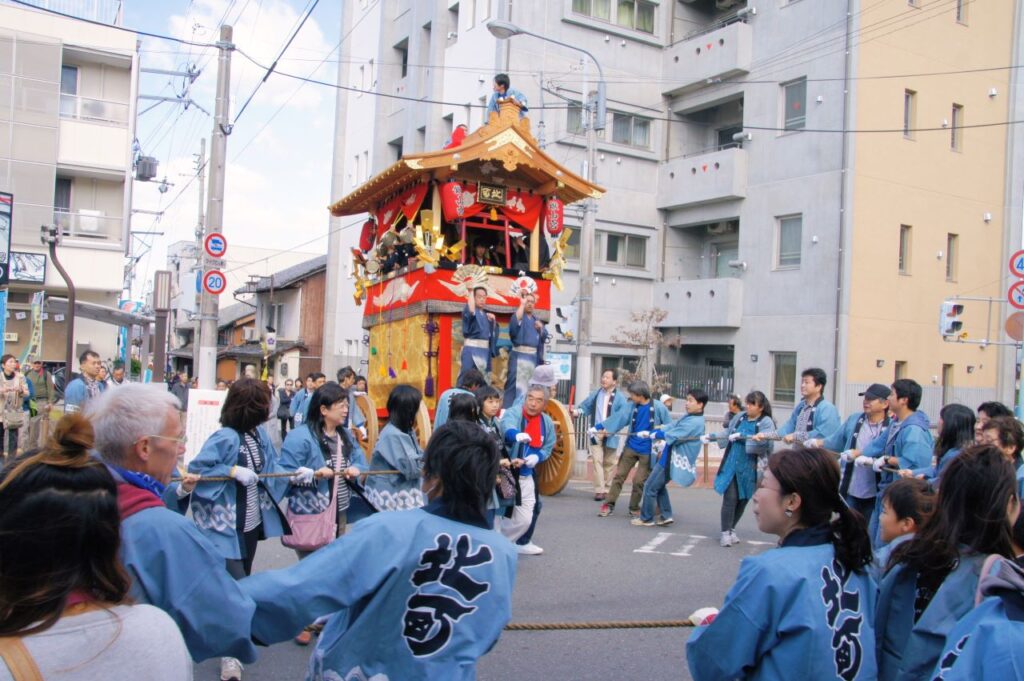 龟冈祭（5 月 15 日在龟冈市政府举行）