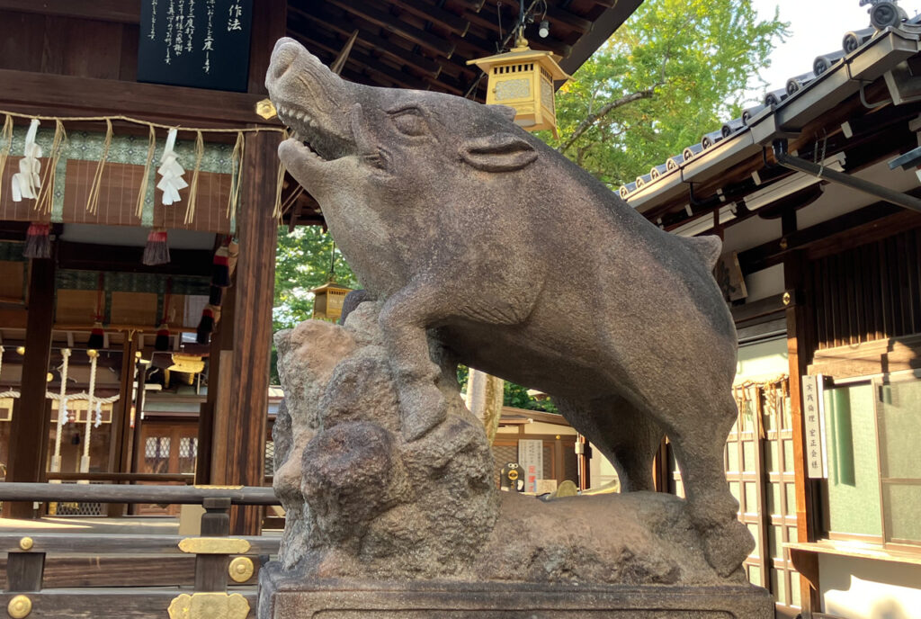 The guardian boars of Gowo-jinja Shrine