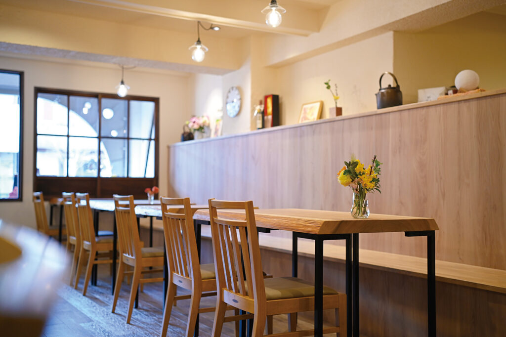 Inside the "Tea and Koji Tsukiakari" store