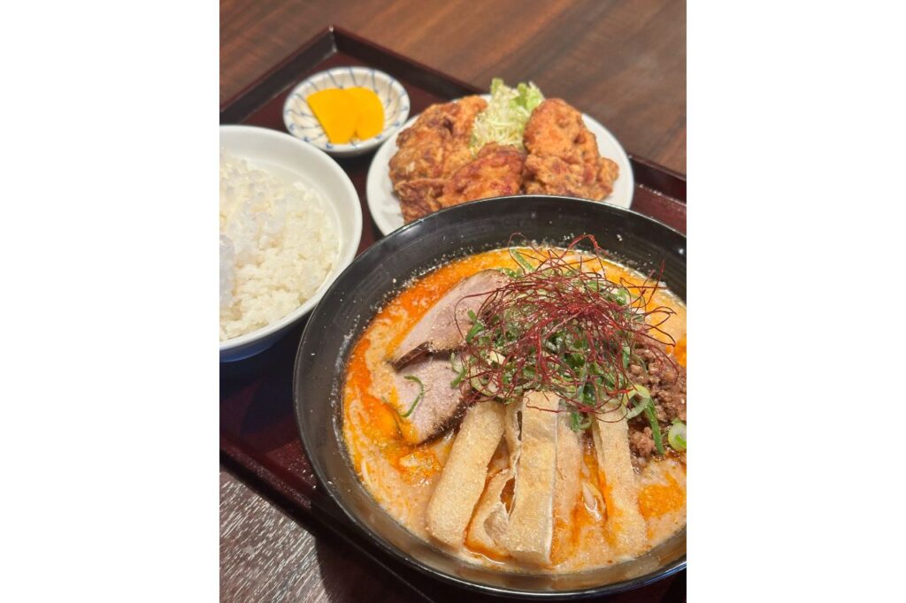 ［Chinese Kinchan] Sake-kasu tantanmen and deep-fried tofu set