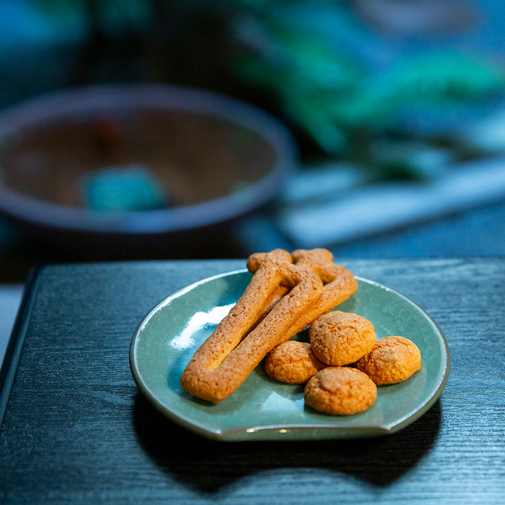 Daigokuden Honpo, assortment of freshly baked oven-dried sponge cakes