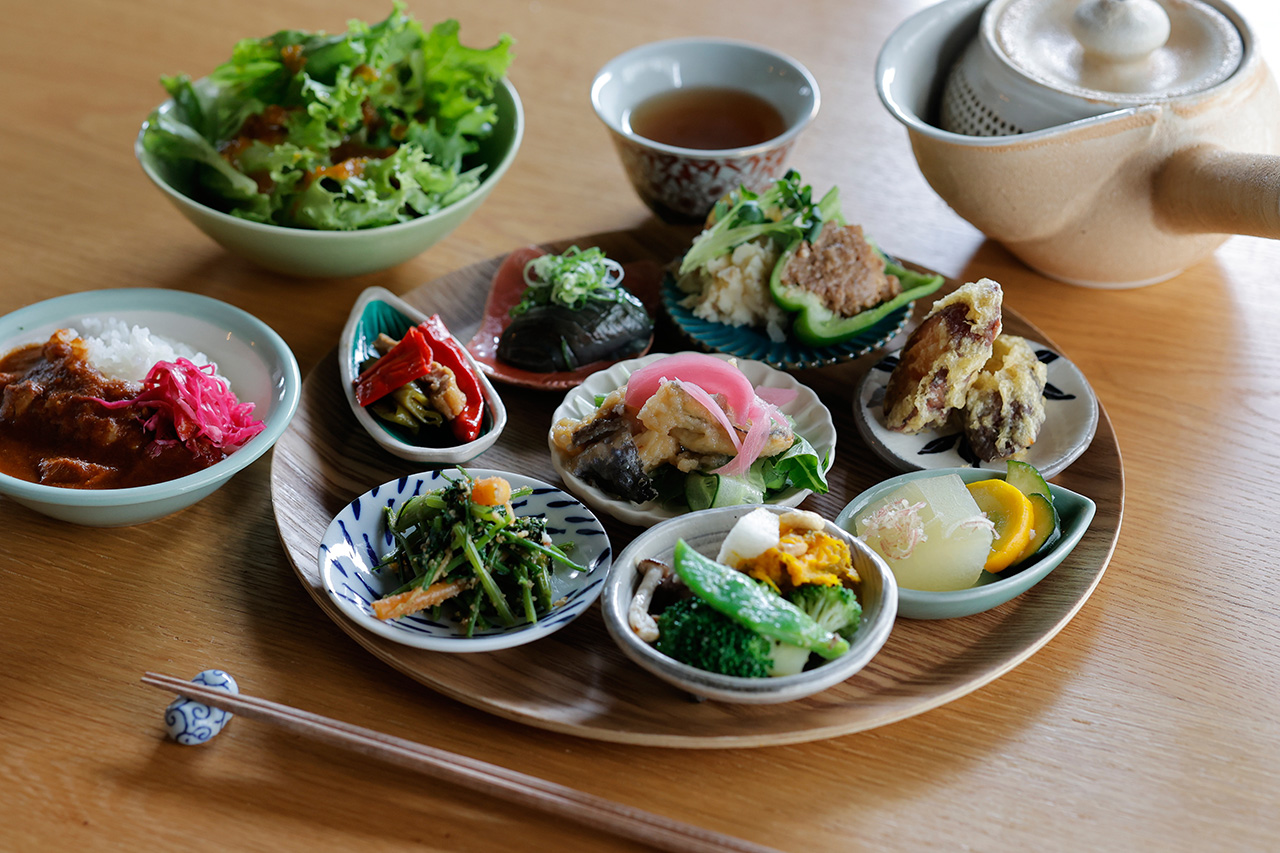 京都の［上賀茂神社］前で見つけた新店！輝く野菜に気持ちも華やぐ［上