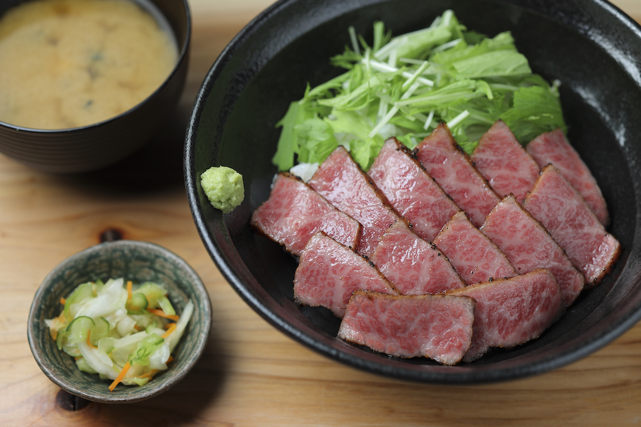 レア ステーキ 丼