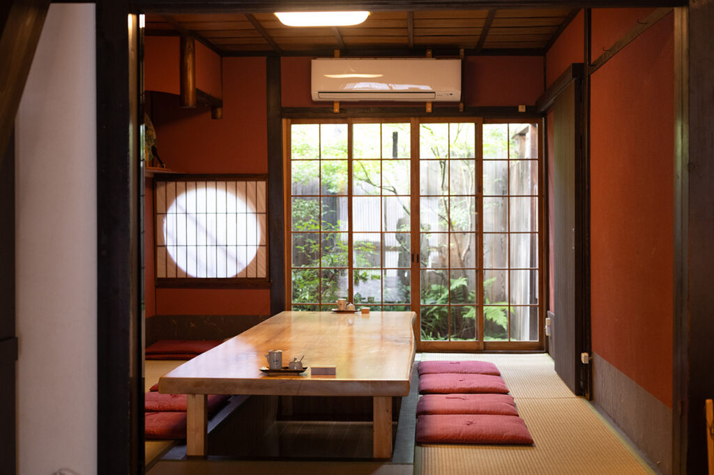 Kappo-ryori Fukuyasu's interior