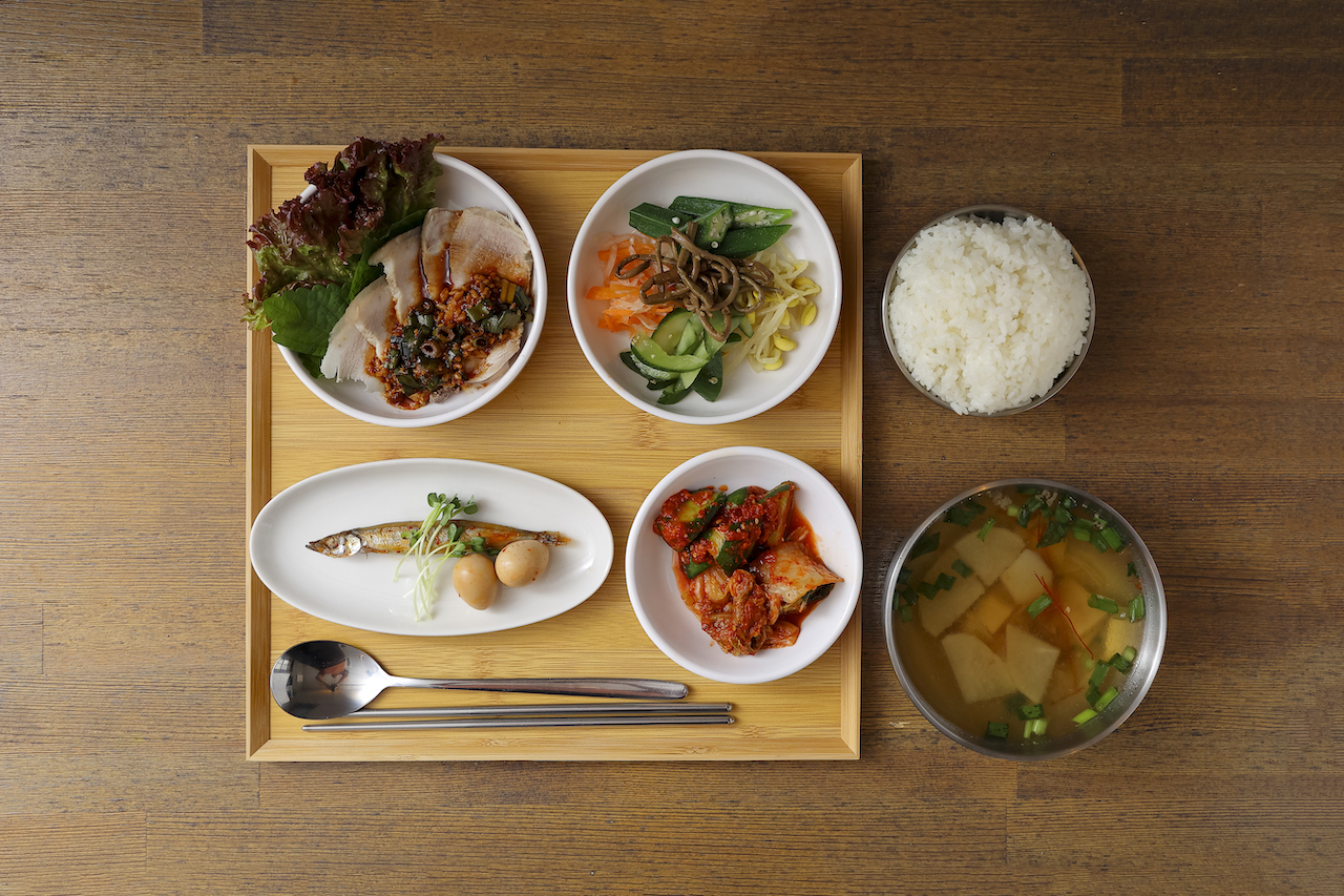 伏見の[ROCK BOOK KITCHEN]で味わう発酵食をふんだんに使った韓国料理 | Leaf KYOTO
