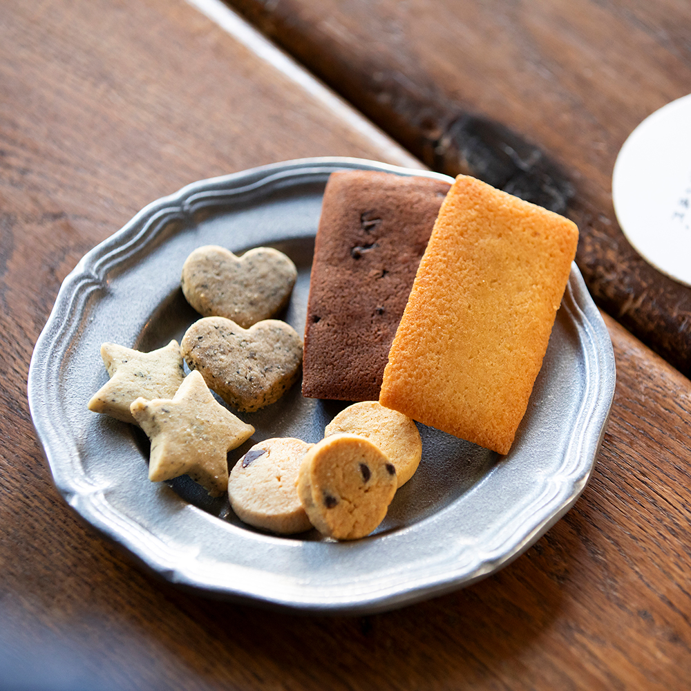 SHELTERING CAFE baked sweets & original lunch bag set