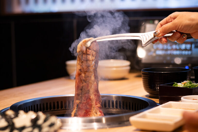 Scene of grilling at Kyo-no-Yakiniku Restaurant Hiroshi Yamashina Ekimae