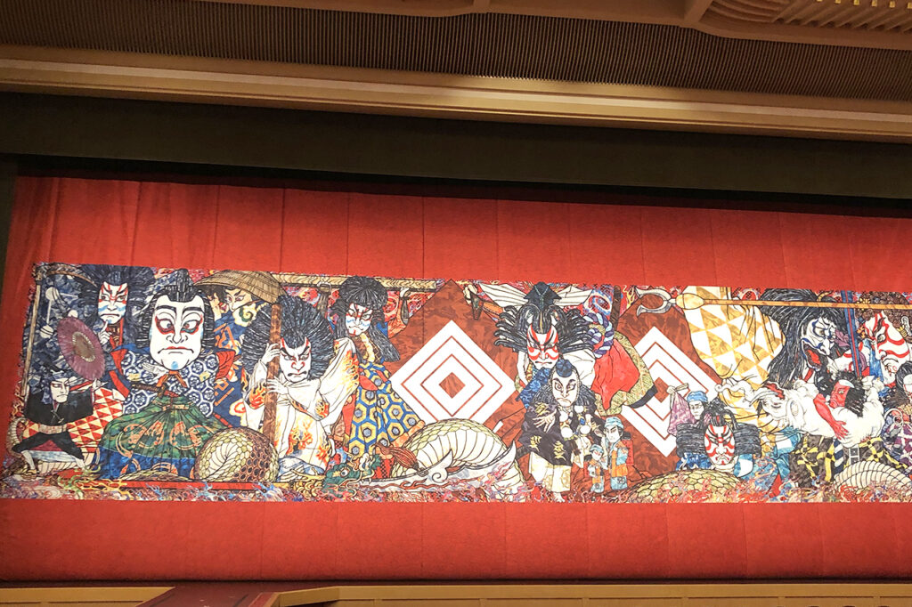 Ichikawa Danjuro XIII's name-overtaking performance "Celebration Curtain".