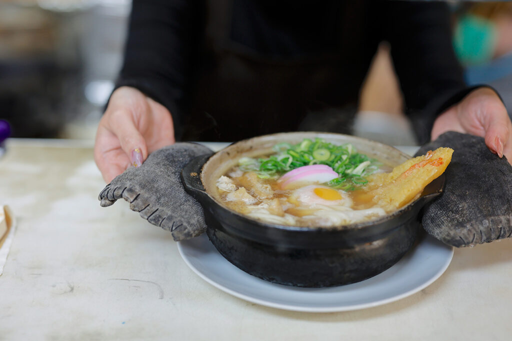 糸ちゃんの鍋焼きうどん