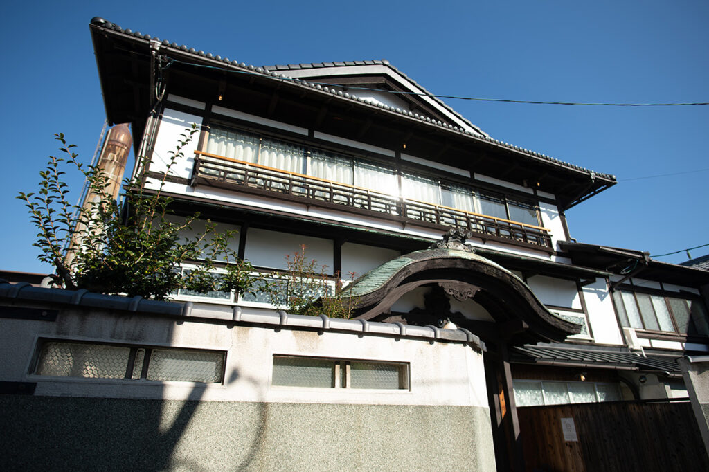 Exterior view of Kujoyu Cafe