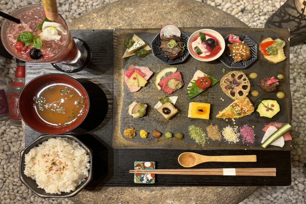 京 ～miyako～（ミヤコ）の肉ばんざいランチ