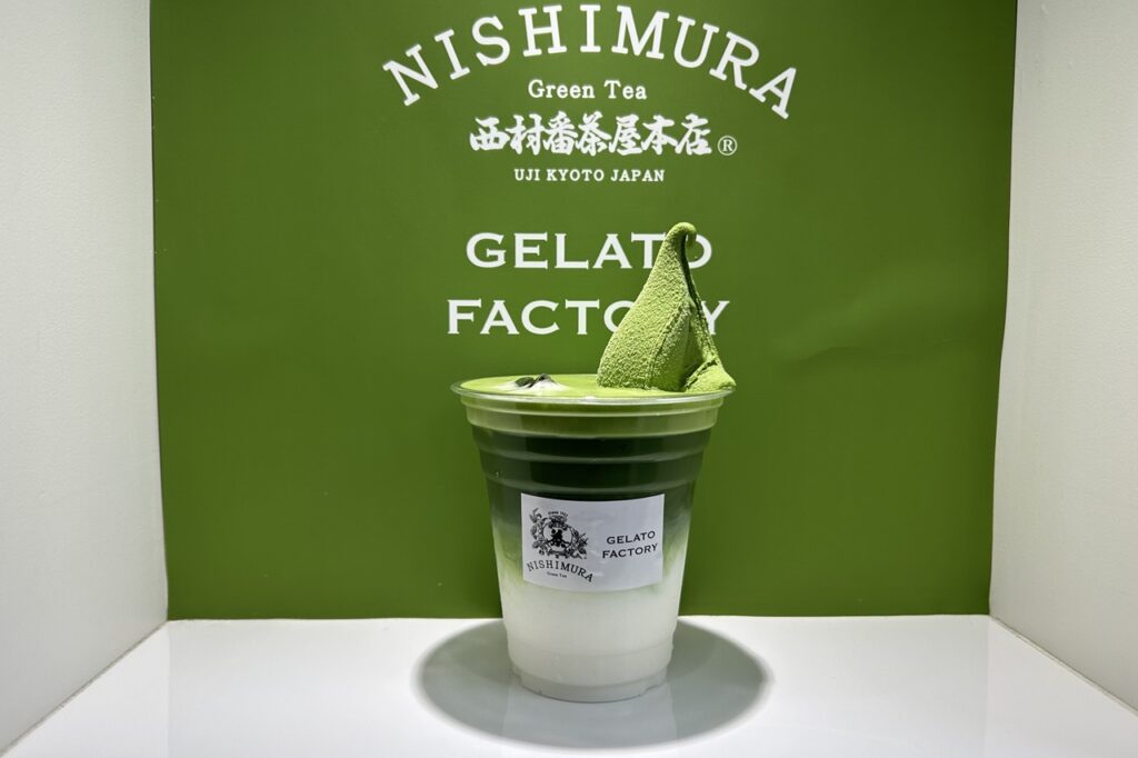 西村班茶屋本店 GELATO FACTORY 的抹茶拿铁花车