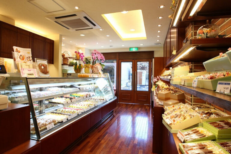 Inside view of the confectioner