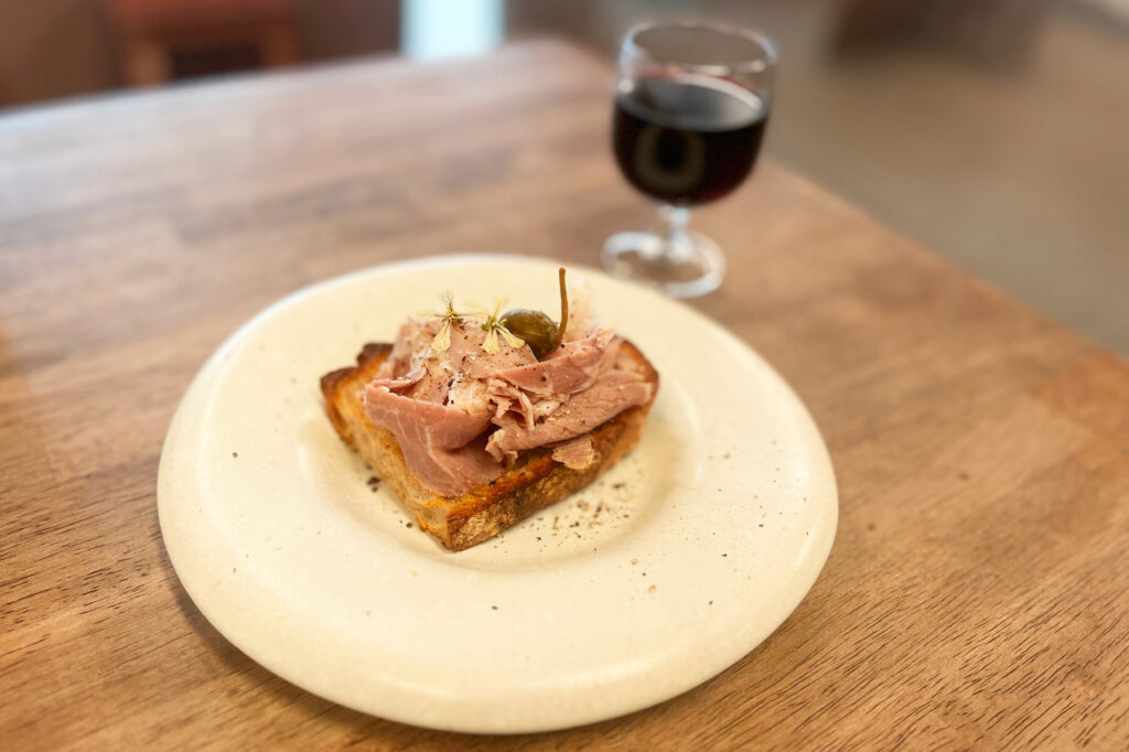 ［Palmela's homemade ham and caper berry tartine