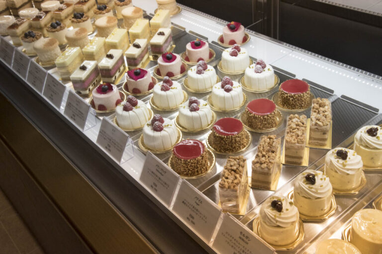 Patisserie S showcase.