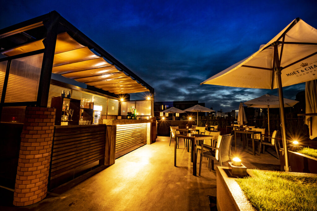 ROOF TOP BAR