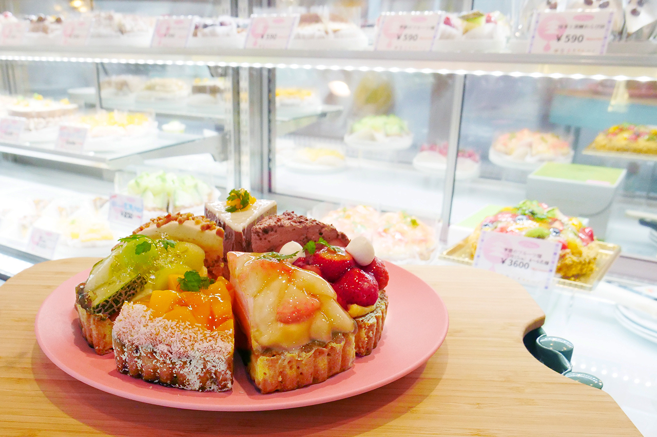 五条の路地裏に旬の国産フルーツを使ったタルト専門店がオープン！［at