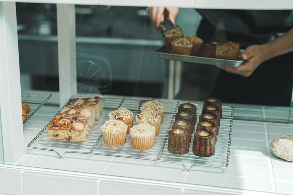 coffee & bakes euphor カヌレ