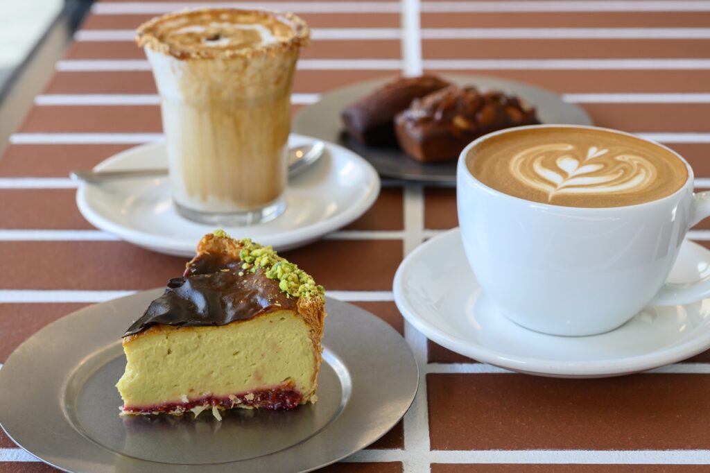 Berry Button ピスタチオフラン カフェラテ