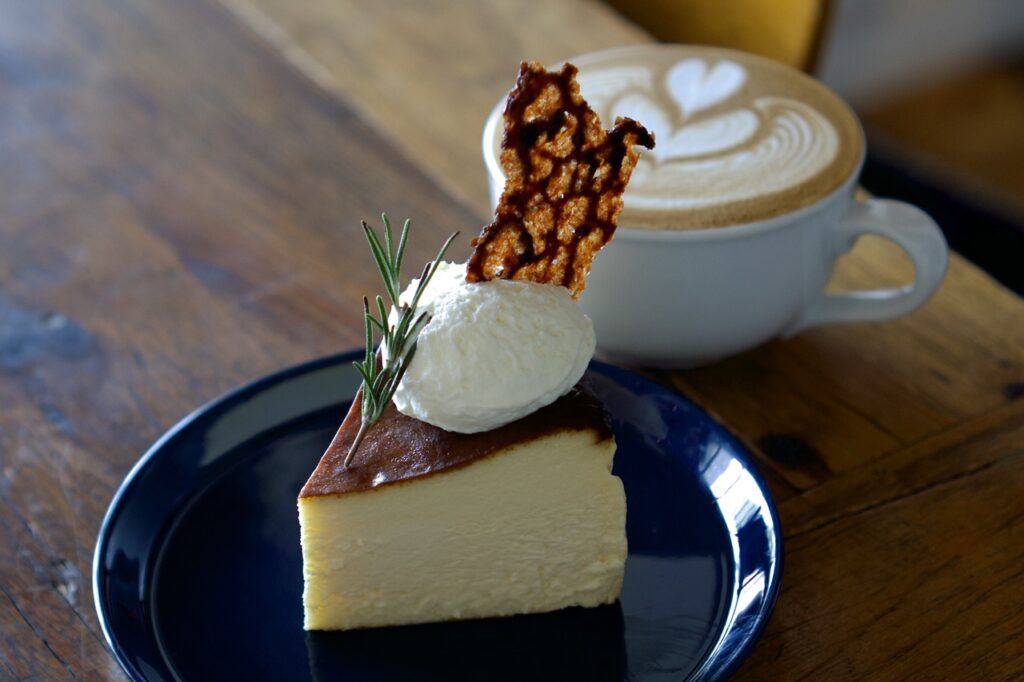 THE Lower East Nine Cafe バスクチーズケーキ カフェラテ