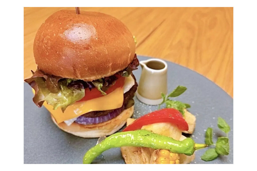 botaniqkajiya　梶屋牛チーズバーガー
