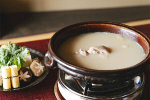 鳥彌三（とりやさ）］水炊き
