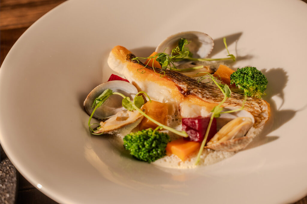 鯛のポワレ あさりと白みそのクリームソース