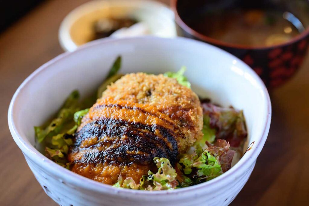 麩屋町のざき 丼ランチセットの魚介ミンチカツ丼