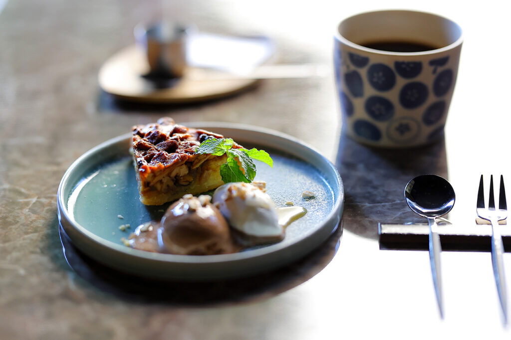 LE PAIN IKARIYA KYOTO ナッツメイプルタルトと自家焙煎コーヒー