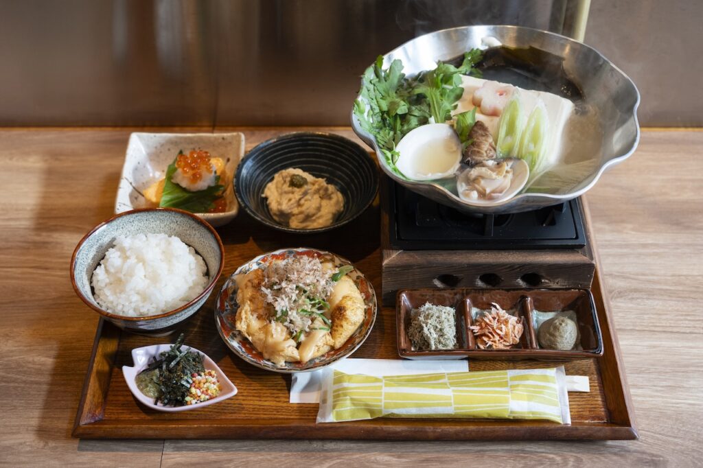 キツネ日和　湯豆腐定食