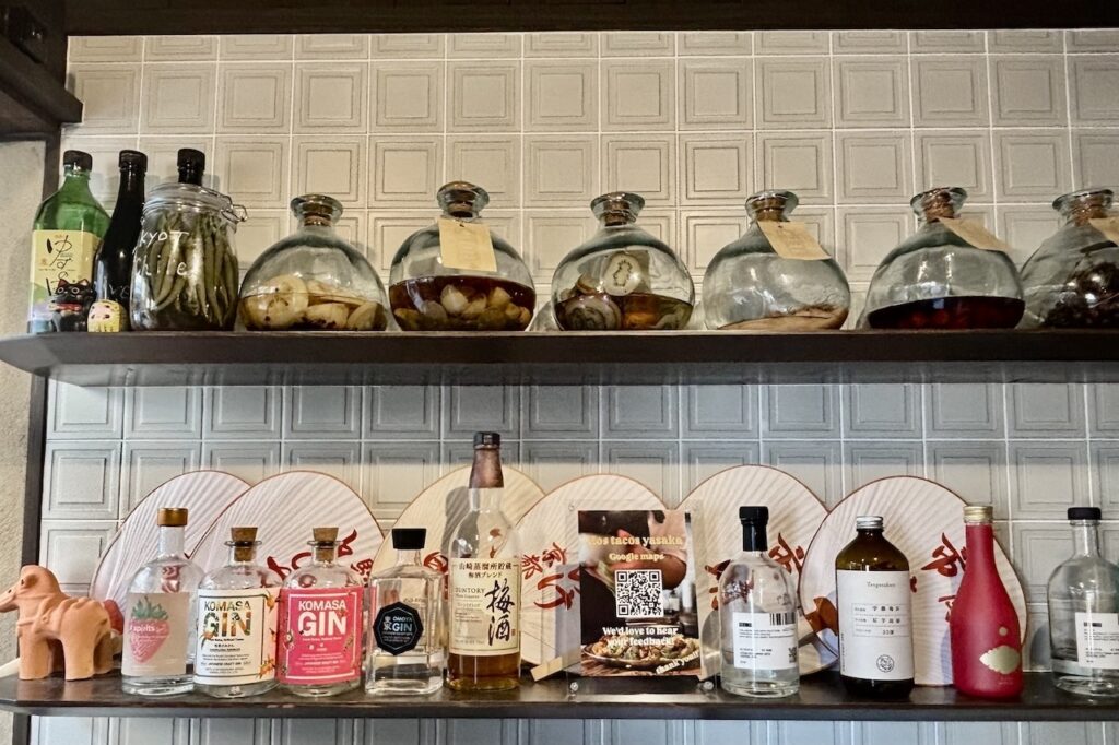 ドスタコスヤサカの内観