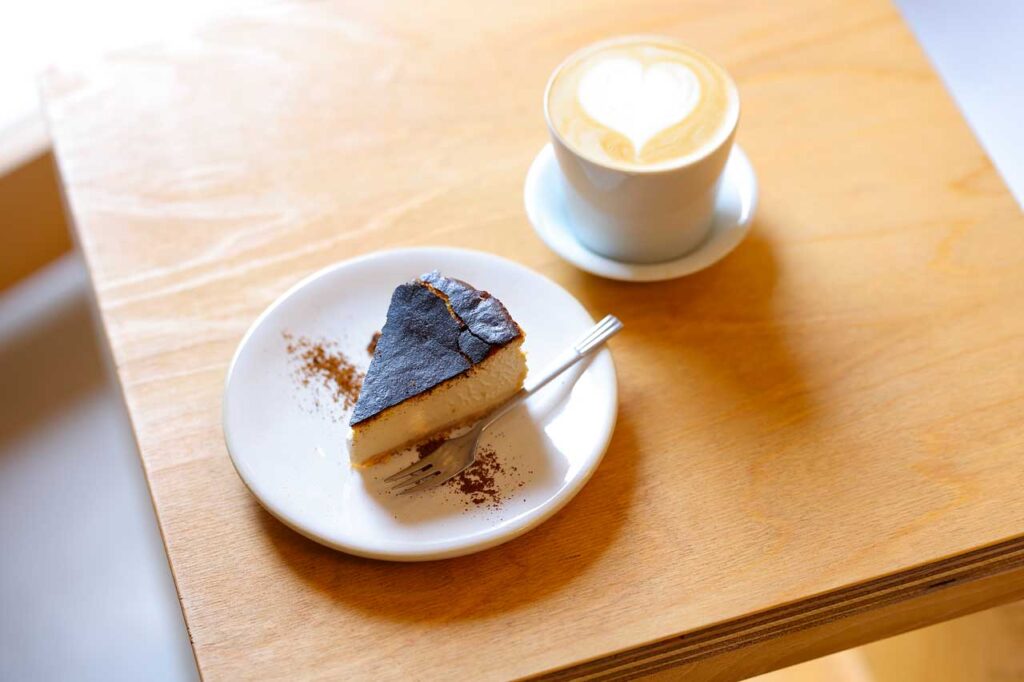 風とCOFFEE チーズケーキとラテ