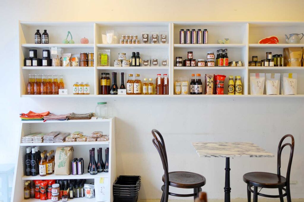 ROBYN 内観 グローサリー