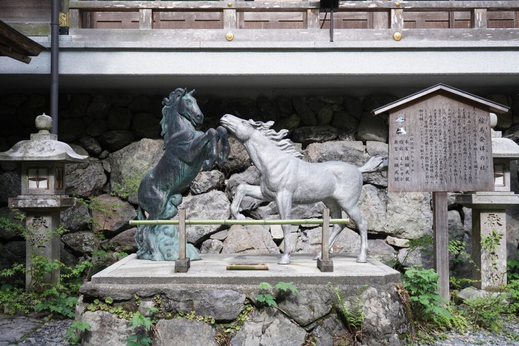 貴船神社 神馬像