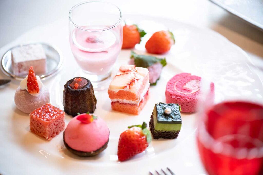 都ホテル 京都八条 いちごとさくらスイーツブッフェ