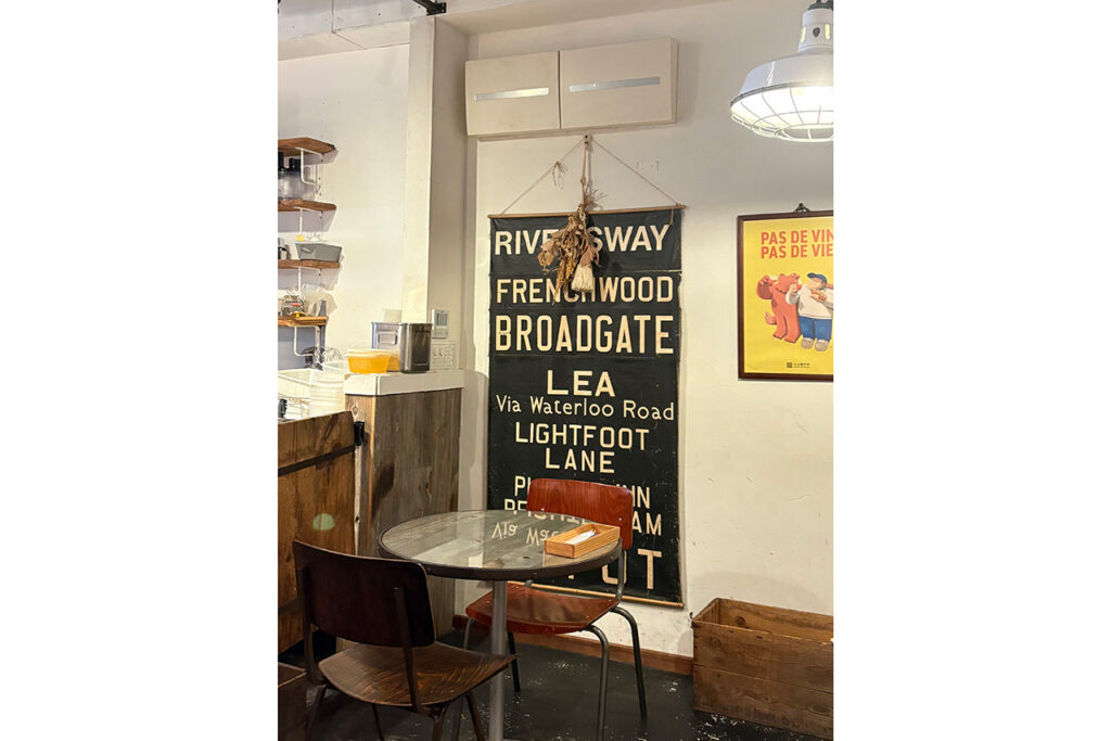 NEUF CRÊPERIE 御所南店　内観