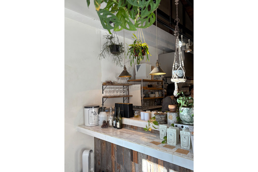 NEUF CRÊPERIE 御所南店　内観