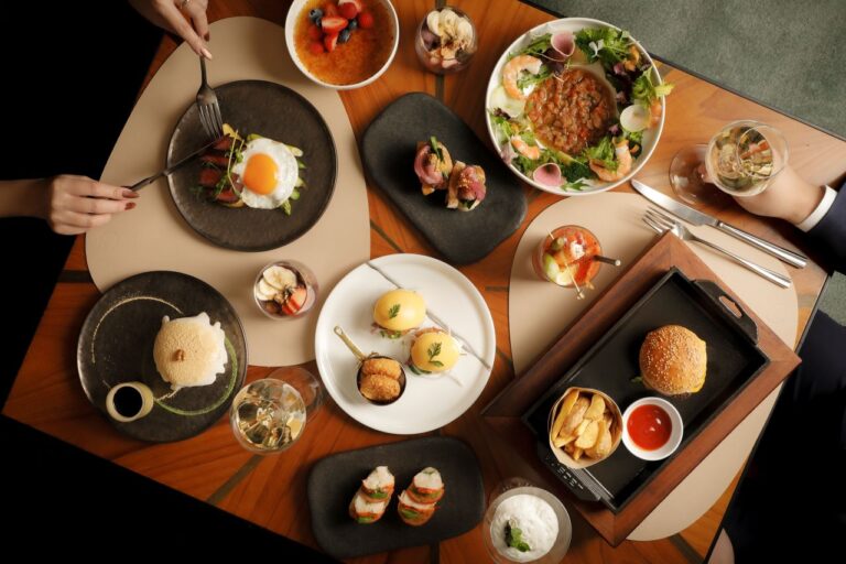 フォーシーズンズ内エンバ・キョウト・グリルのホリデーブランチ