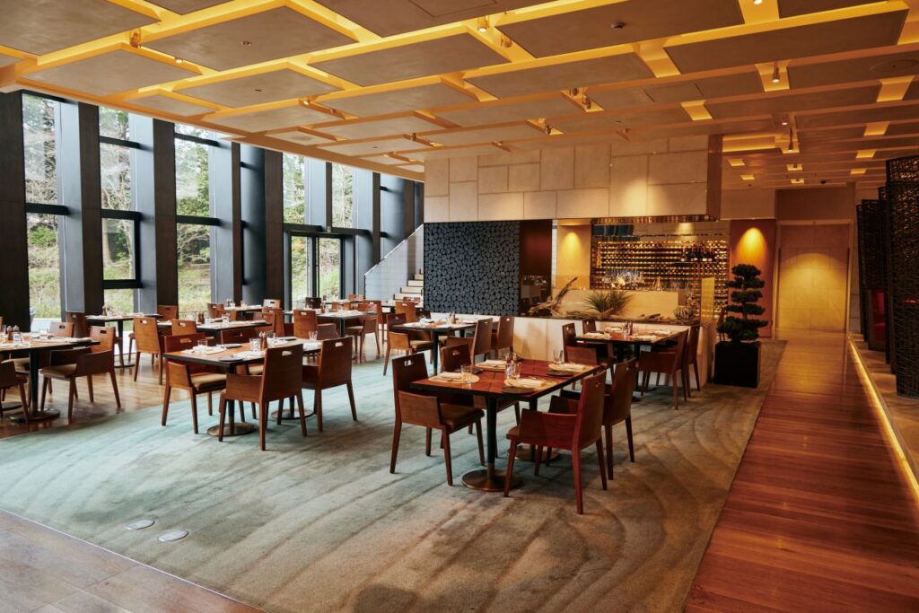 フォーシーズンズ内エンバ・キョウト・グリル内観