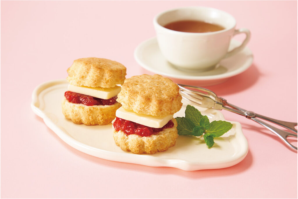 ハムステッドティールーム　仙台いちごジャムサンドスコーン
