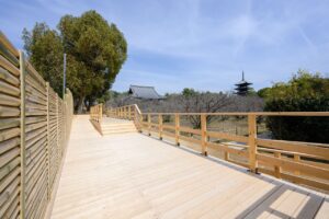 「名勝御室桜」観賞用デッキ