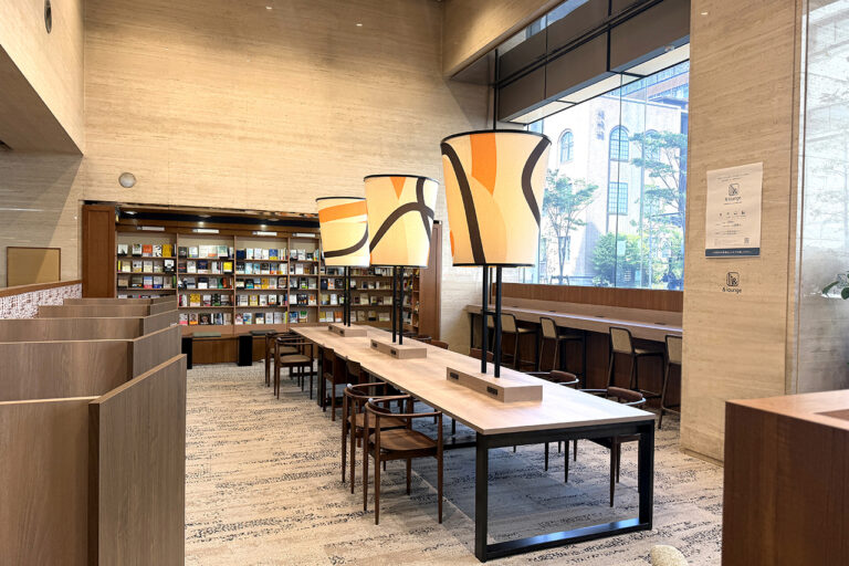 大垣書店 烏丸三条店「&lounge（アンドラウンジ）」05