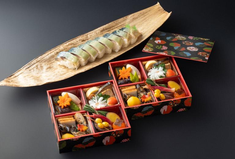 「神無月の錦秋膳」と鯖寿司
