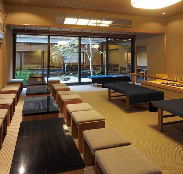 鶴屋吉信